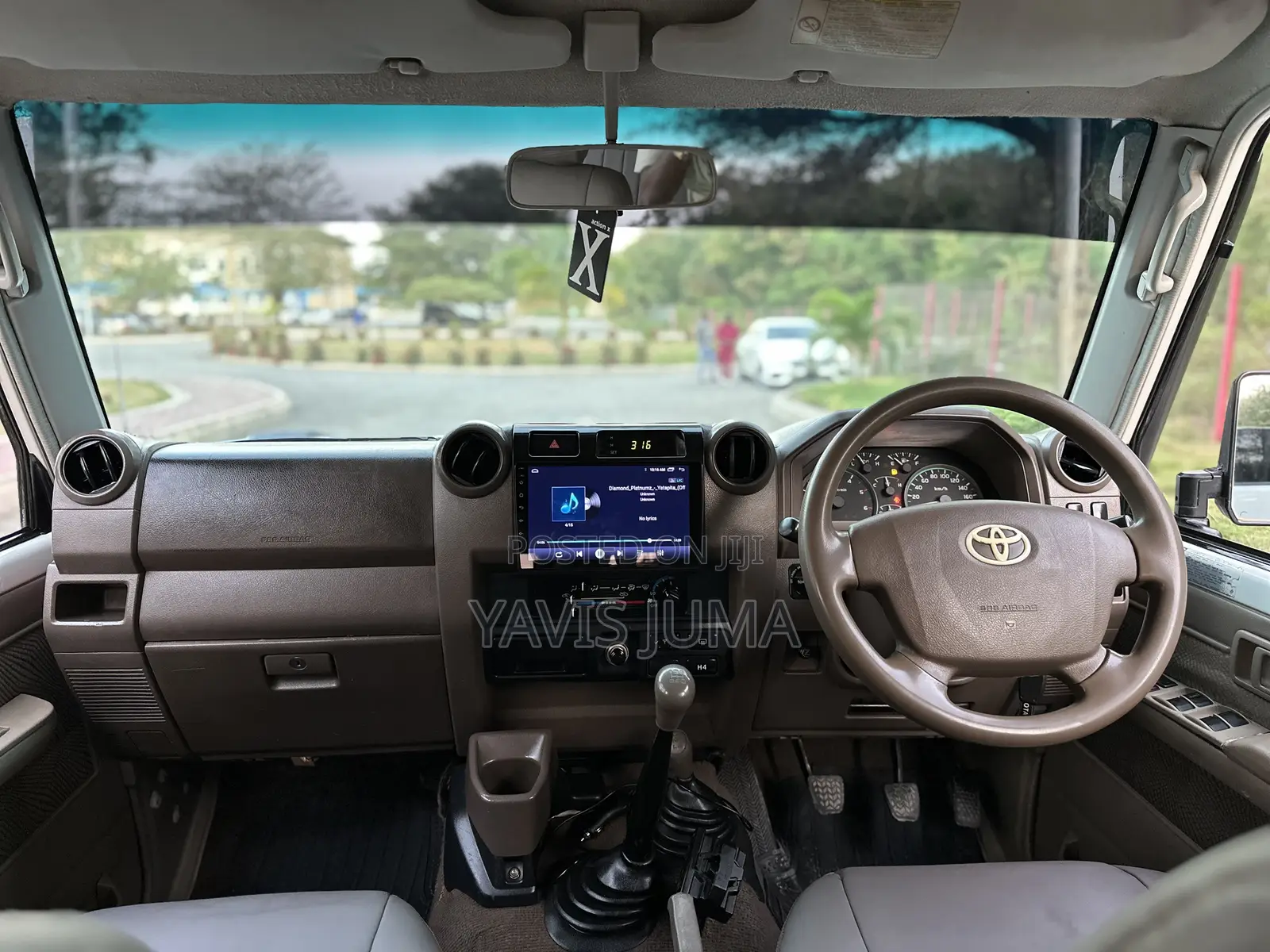 Toyota Land Cruiser 2010 White