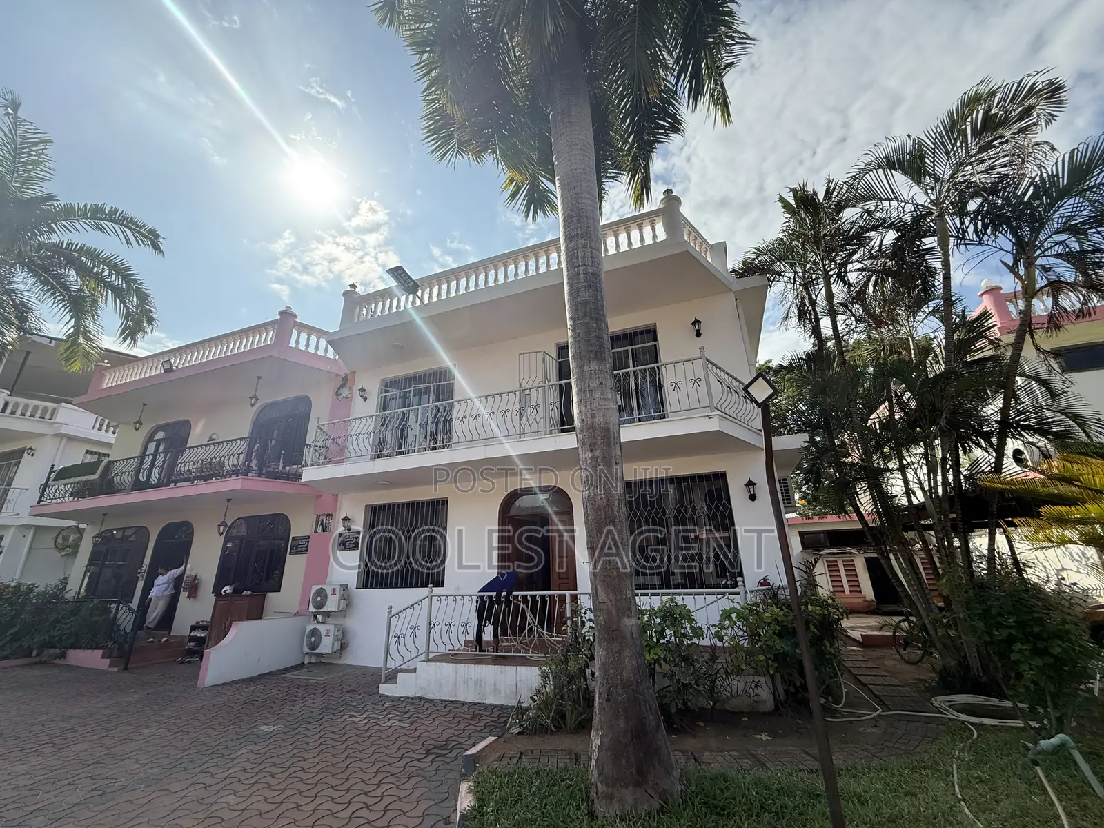 Furnished 4bdrm Villa in Coolest Estate for rent