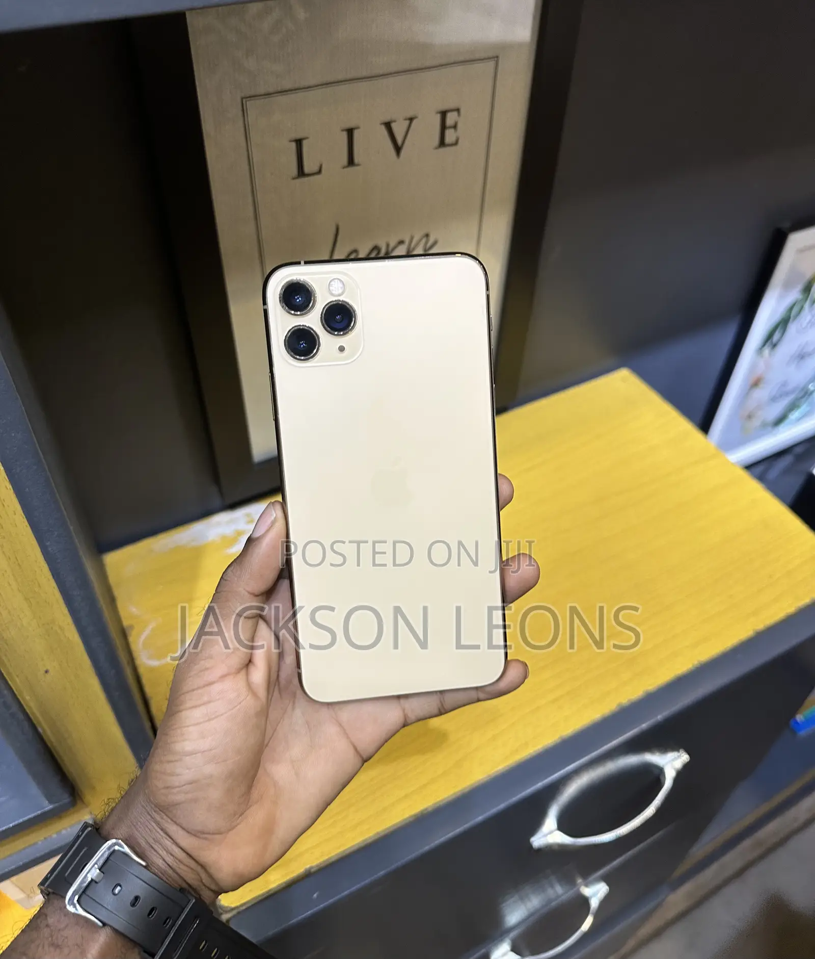 Apple iPhone 11 Pro Max 64 GB Gold