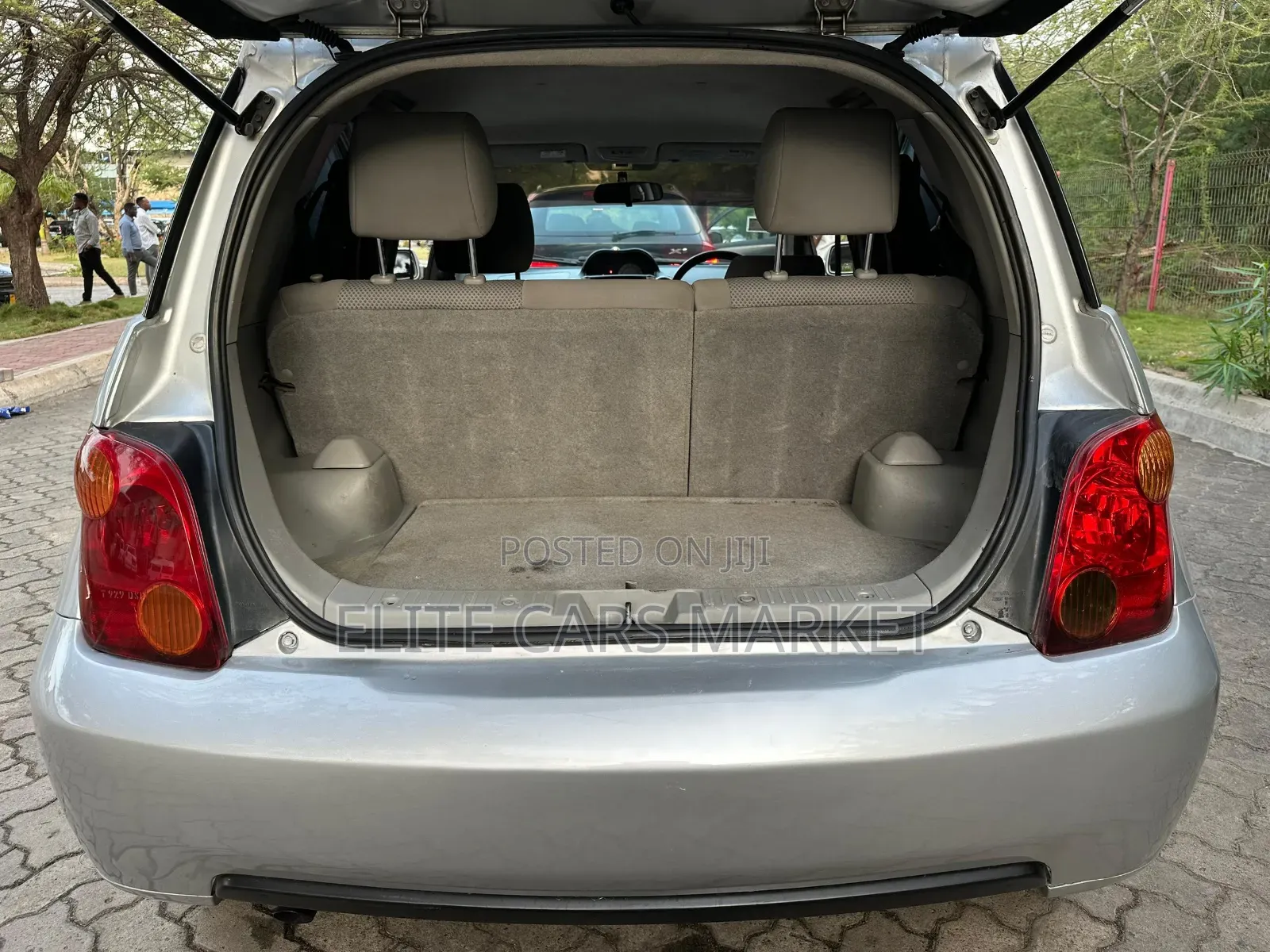 Toyota IST 2003 Silver
