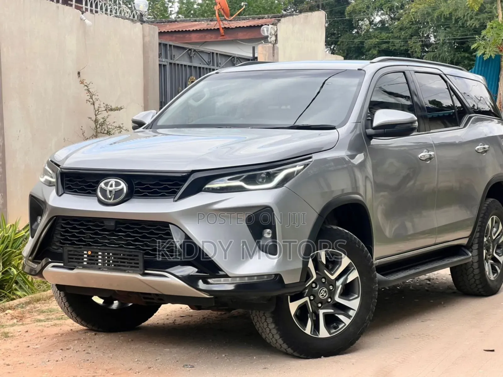 Toyota Fortuner 2023 Silver
