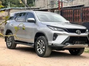 Toyota Fortuner 2023 Silver