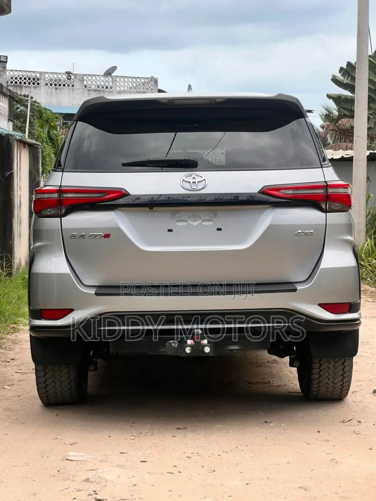 Toyota Fortuner 2023 Silver