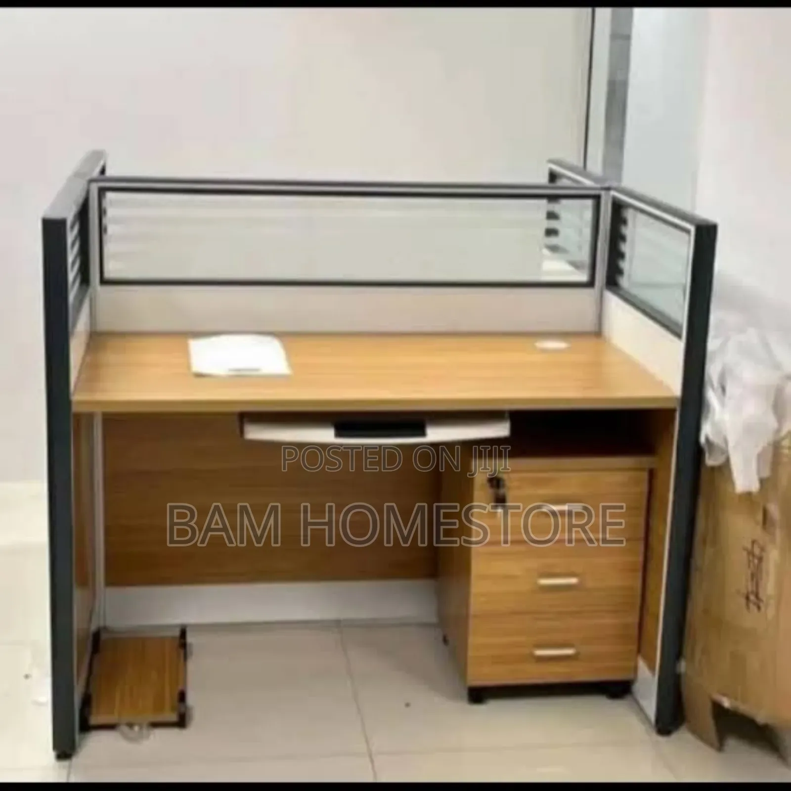Work Station for 1 Staff