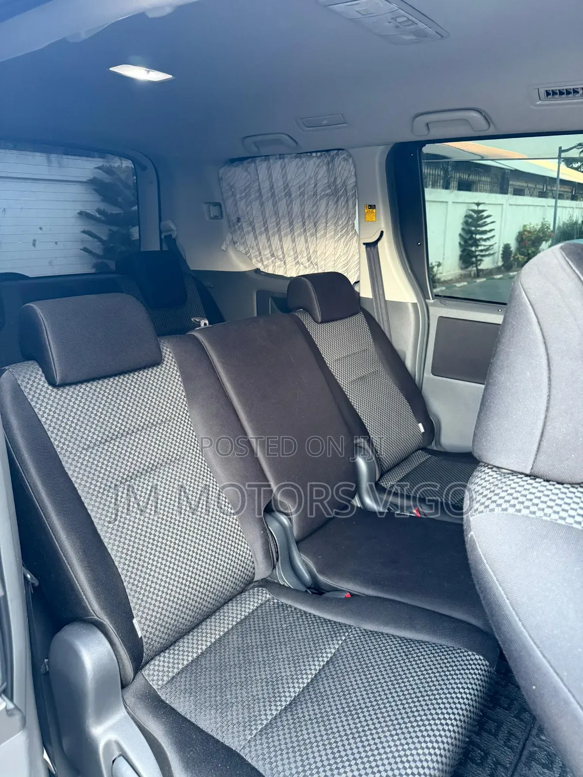 Toyota Noah 2.0 143hp FWD (8 Seater) 2009 Black
