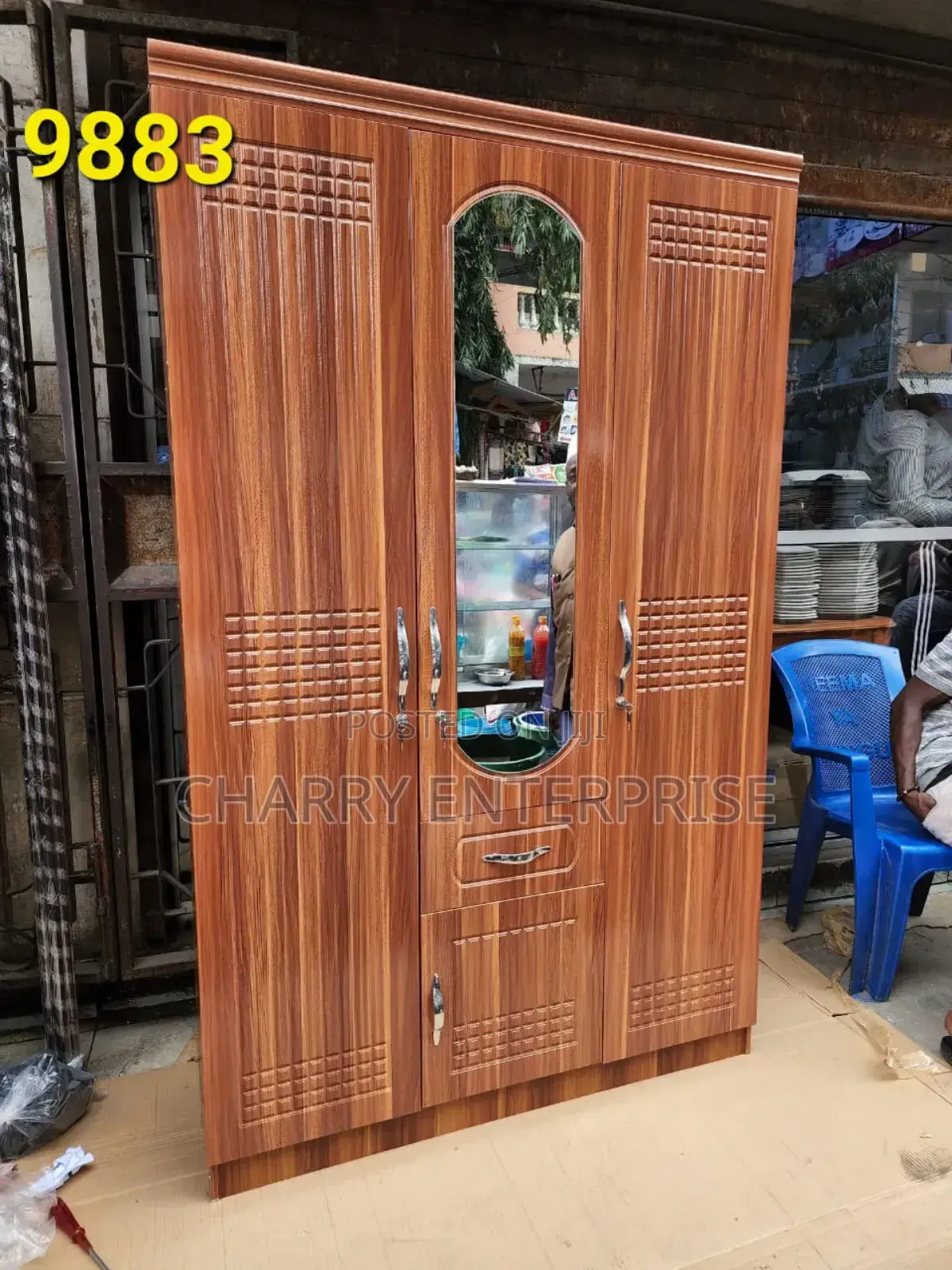 Classic and Smart Wardrobe Kabati La Nguo Zuri Kabisa