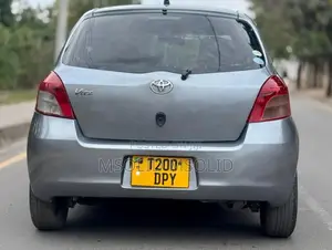 Toyota Vitz 2008 Silver