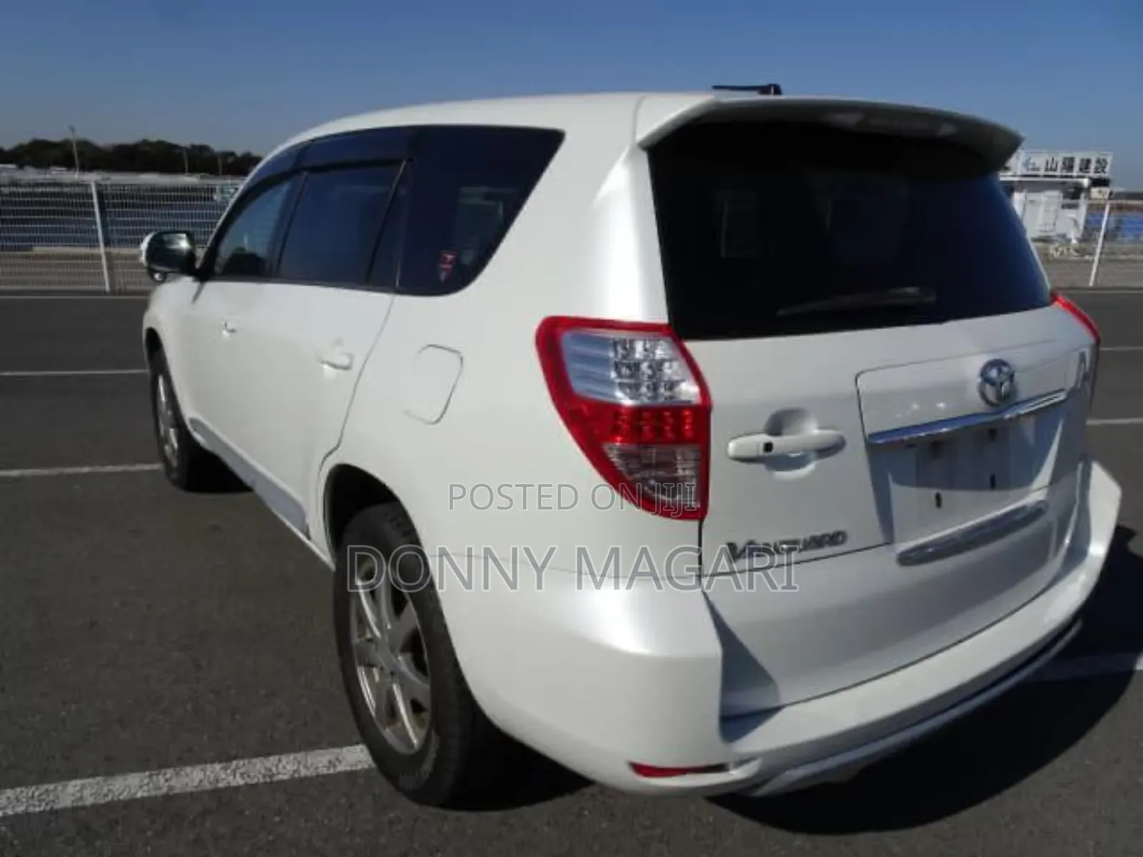 Toyota Vanguard 2009 White