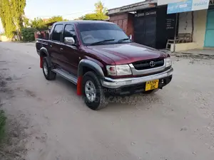 Toyota Hilux 2004 Red