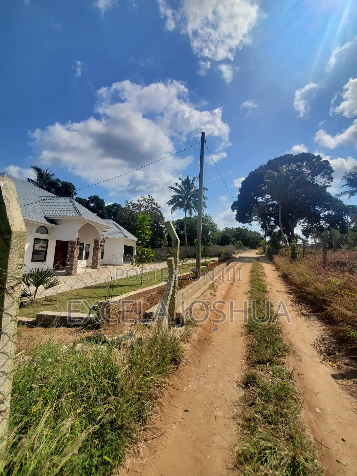 Kiwanja Kinauzwa Mbezi Makabe