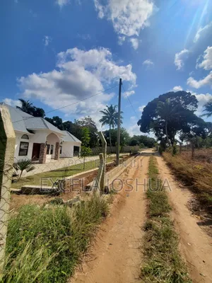 Kiwanja Kinauzwa Mbezi Makabe