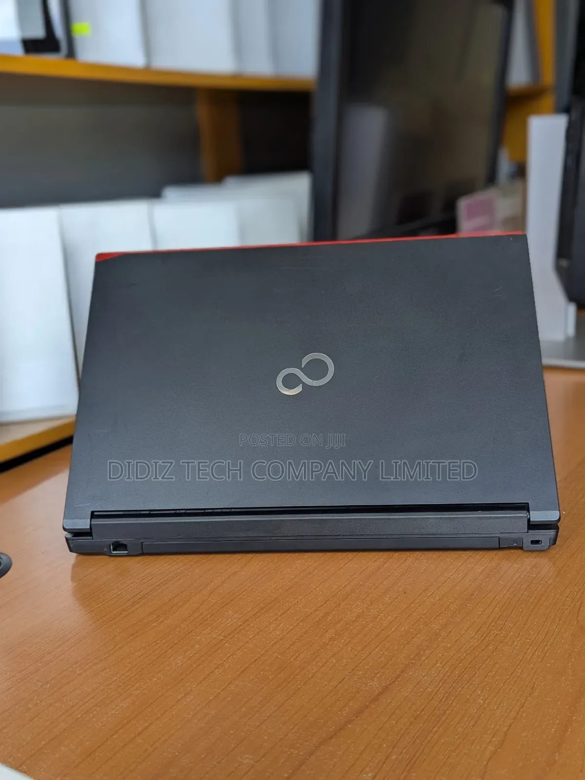 Laptop Fujitsu Lifebook A557 8GB Intel Core I5 SSD 256GB