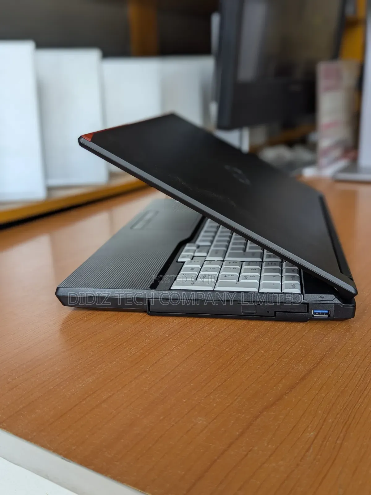 Laptop Fujitsu Lifebook A557 8GB Intel Core I5 SSD 256GB