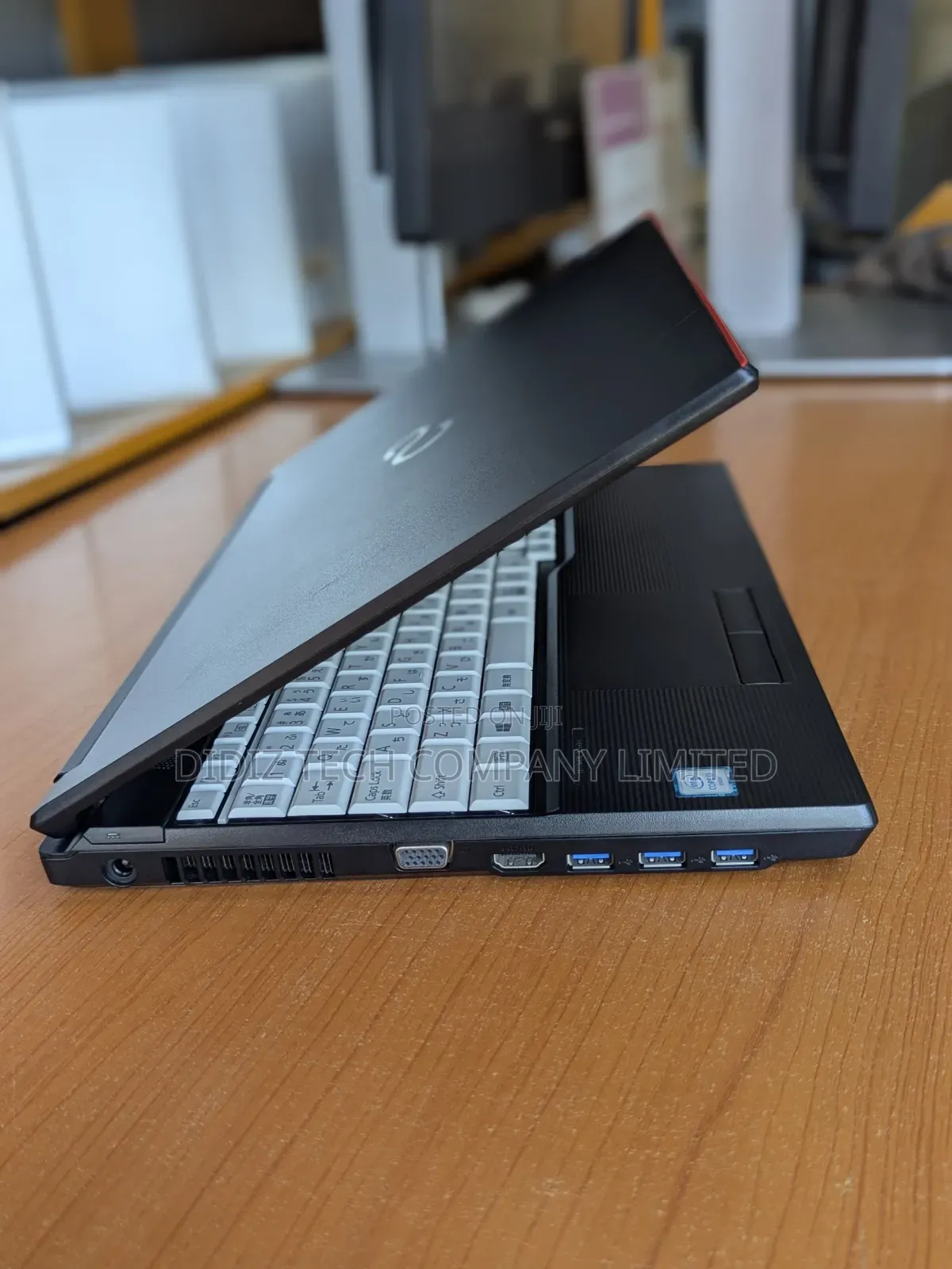 Laptop Fujitsu Lifebook A557 8GB Intel Core I3 SSD 256GB