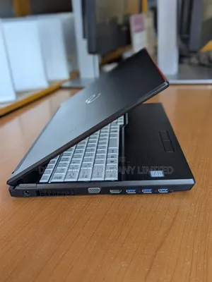 Laptop Fujitsu Lifebook A557 8GB Intel Core I3 SSD 256GB