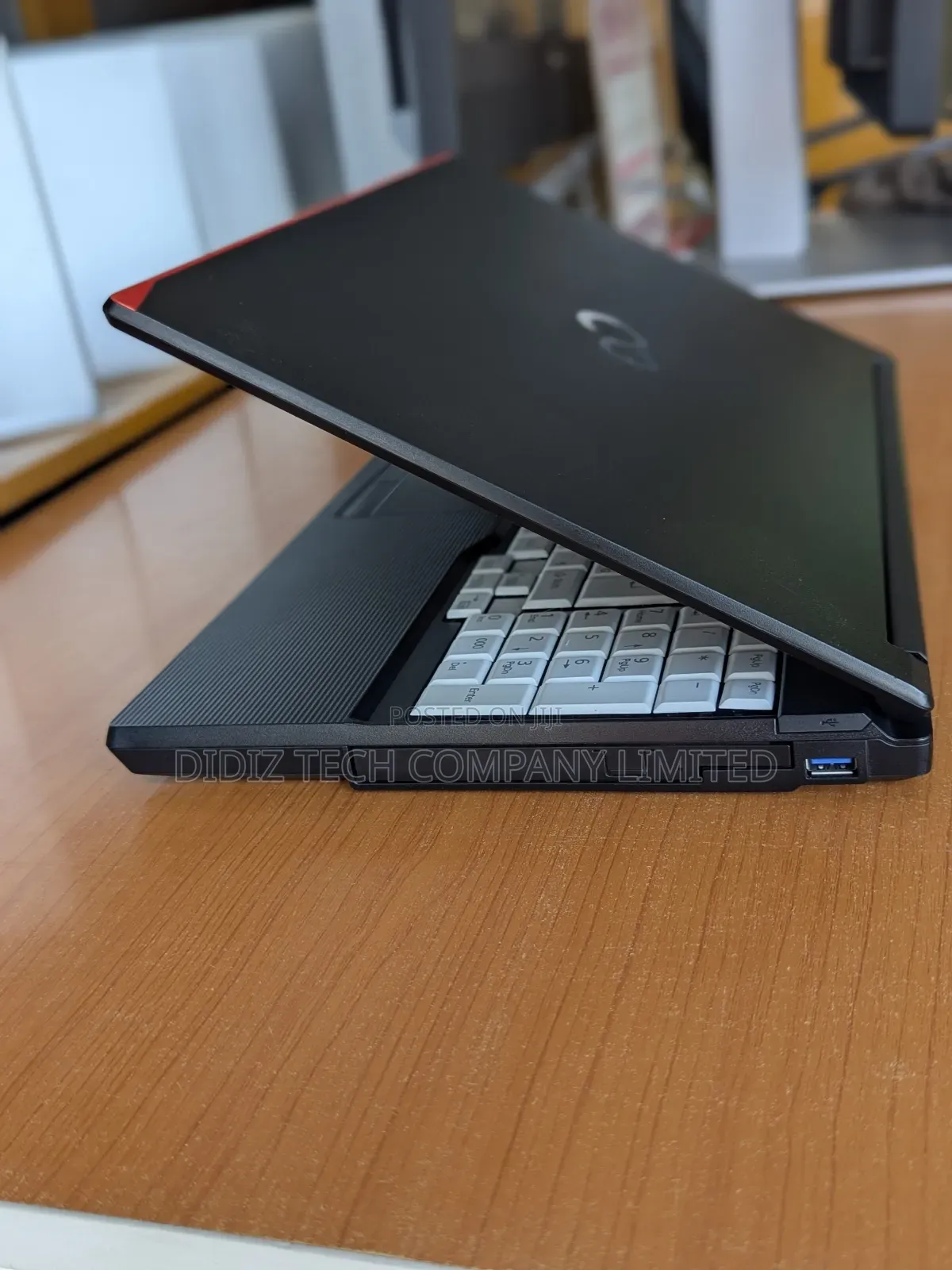 Laptop Fujitsu Lifebook A557 8GB Intel Core I3 SSD 256GB