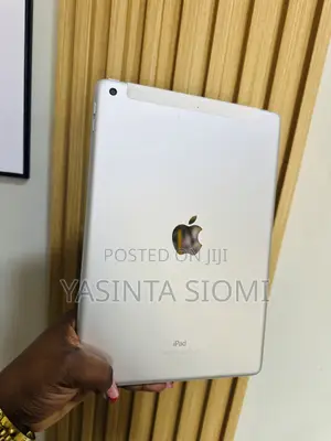 Apple iPad 9.7 128 GB Gray