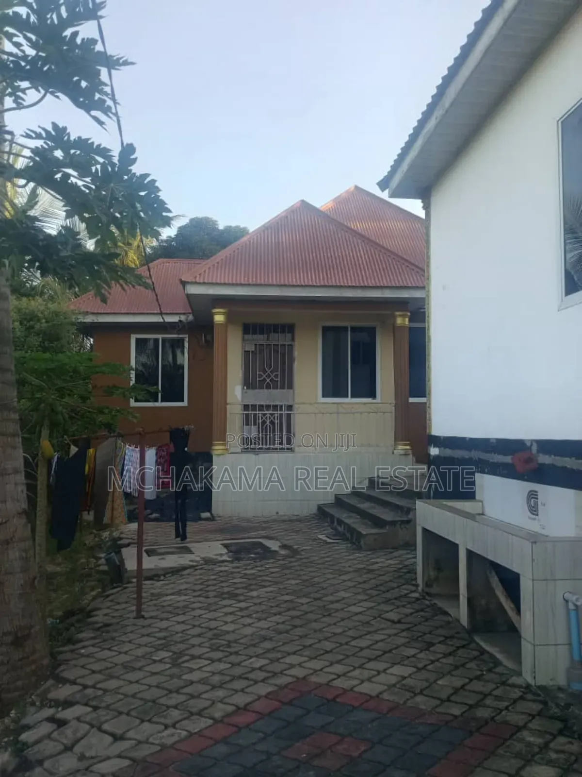 3bdrm Apartment in Yusuph Mchakama, Goba for sale