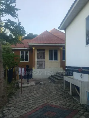 3bdrm Apartment in Yusuph Mchakama, Goba for sale