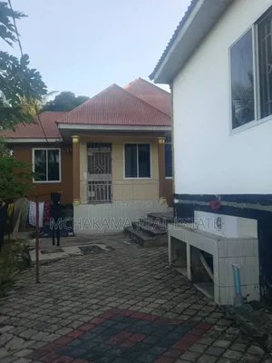3bdrm Apartment in Yusuph Mchakama, Goba for sale