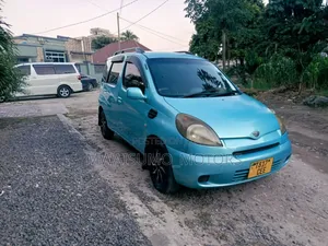 Toyota Fun Cargo 2000 Blue