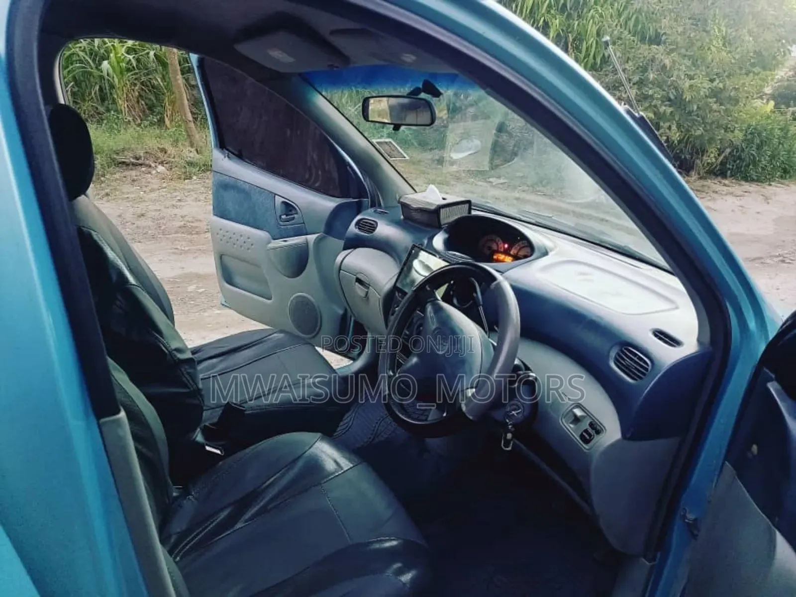 Toyota Fun Cargo 2000 Blue