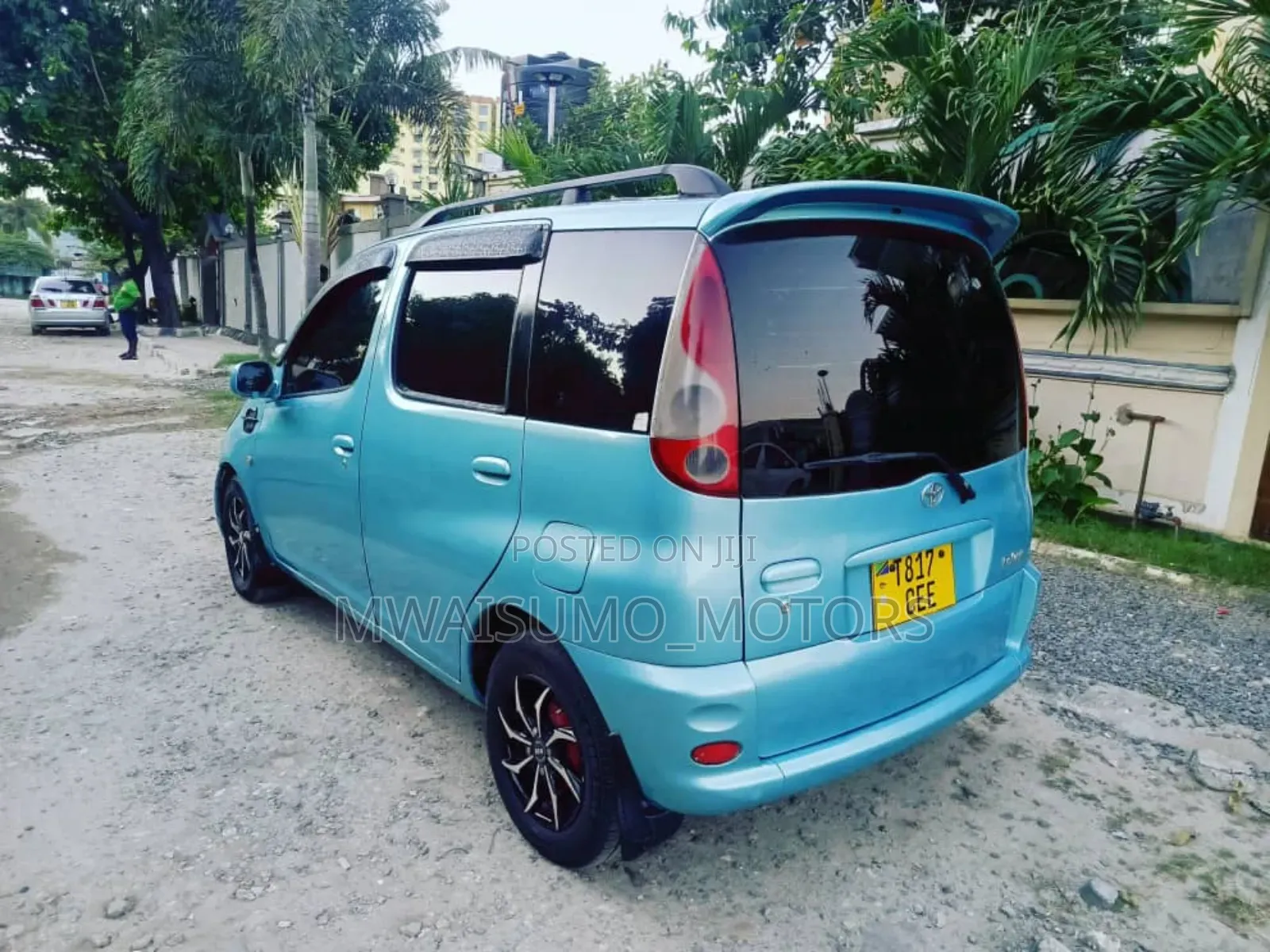Toyota Fun Cargo 2000 Blue