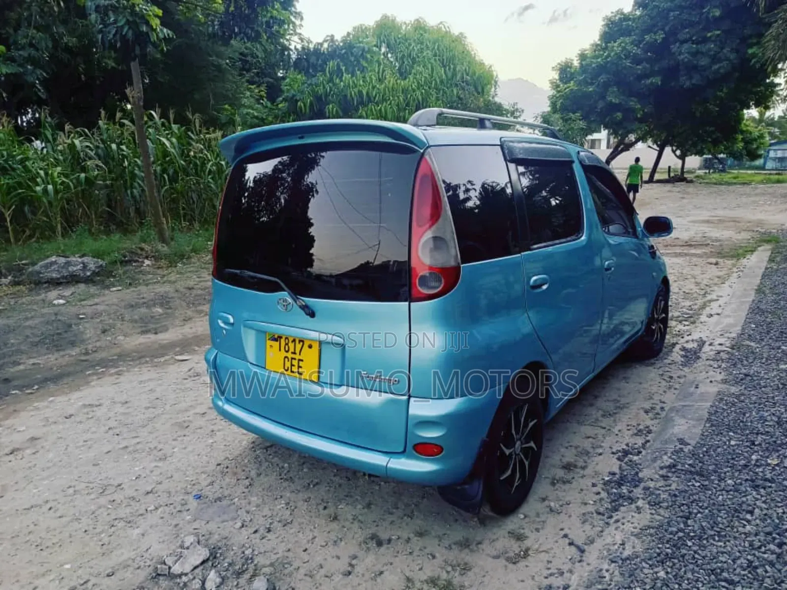 Toyota Fun Cargo 2000 Blue