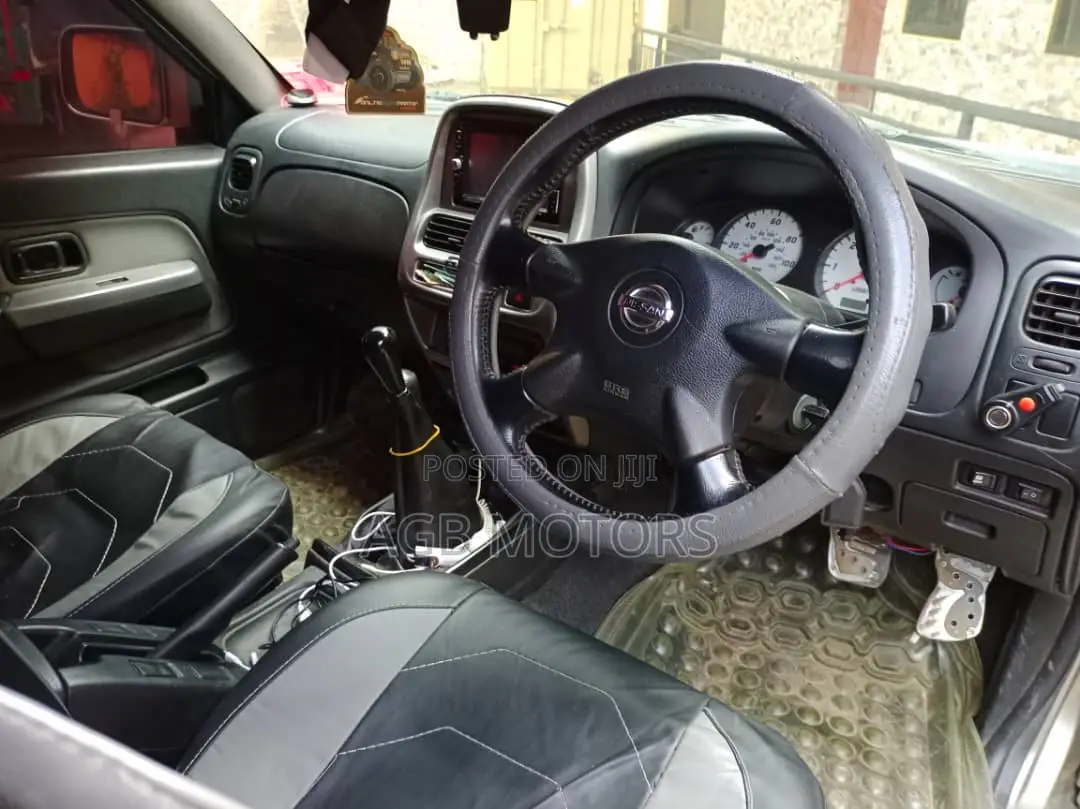 Nissan Navara 2005 Silver