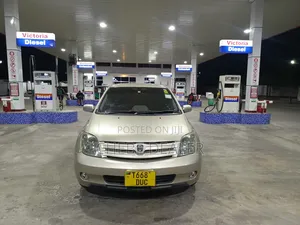 Toyota IST 2003 Gold