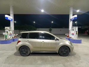 Toyota IST 2003 Gold