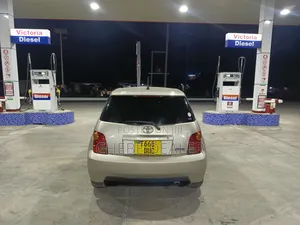 Toyota IST 2003 Gold