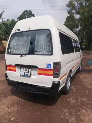 Toyota HiAce 2005 White