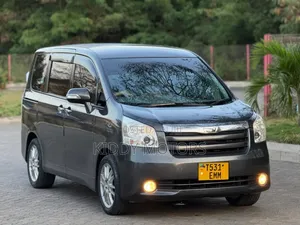 Toyota Noah 2009 Gray