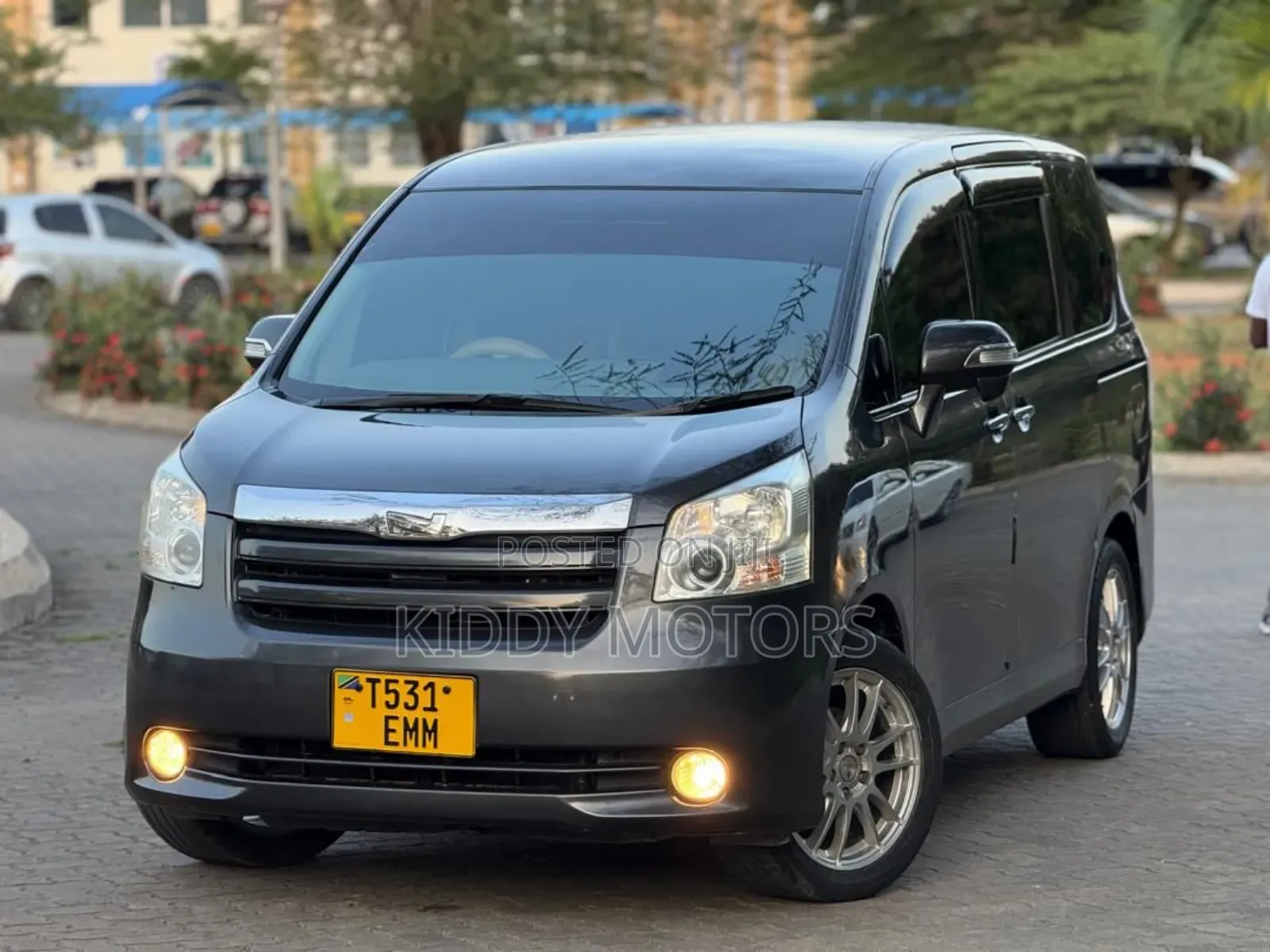 Toyota Noah 2009 Gray