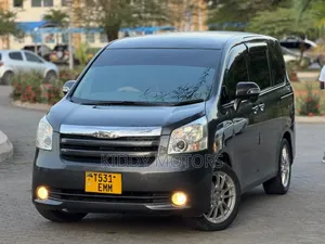 Toyota Noah 2009 Gray
