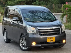 Toyota Noah 2009 Gray