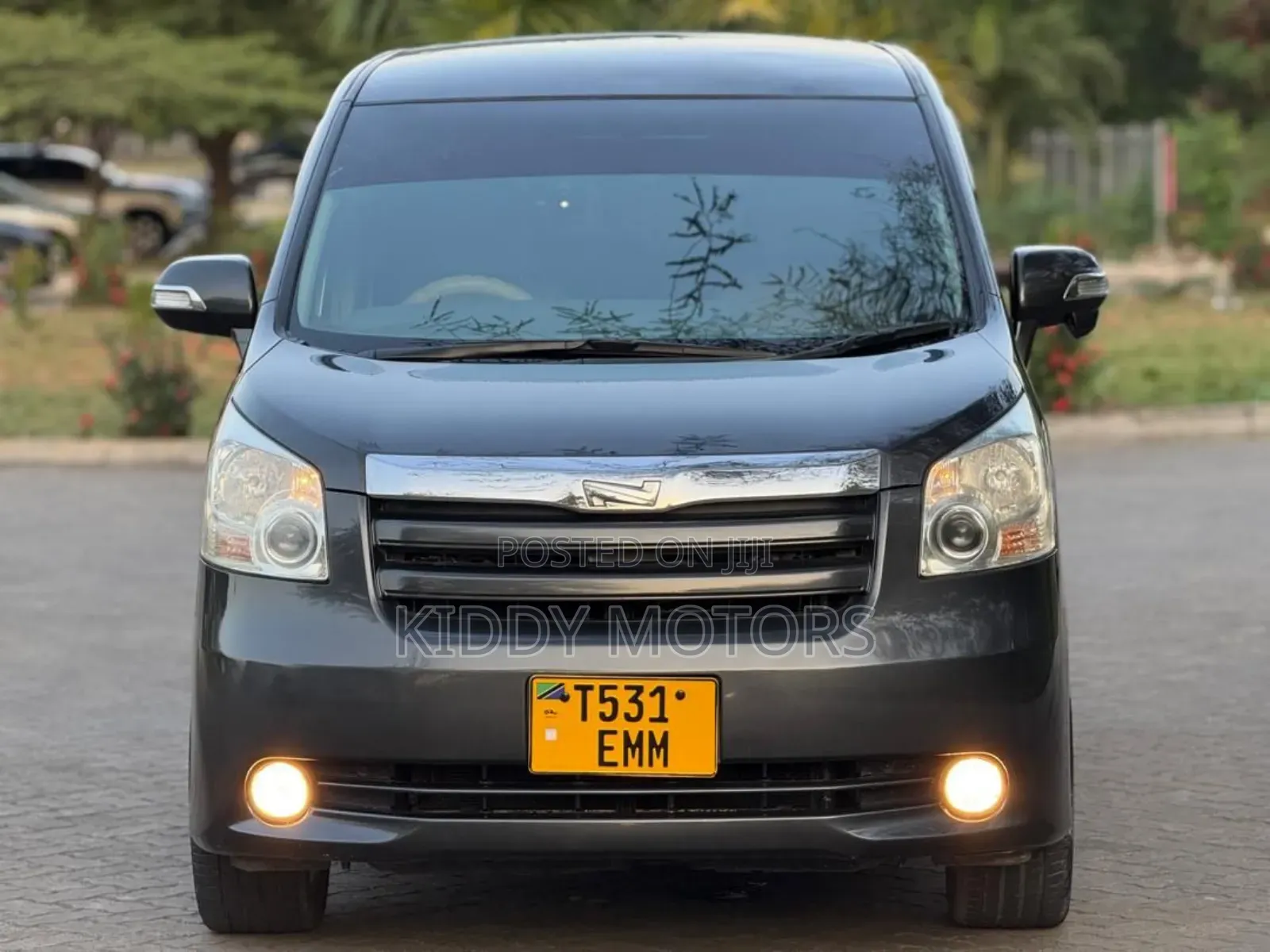 Toyota Noah 2009 Gray
