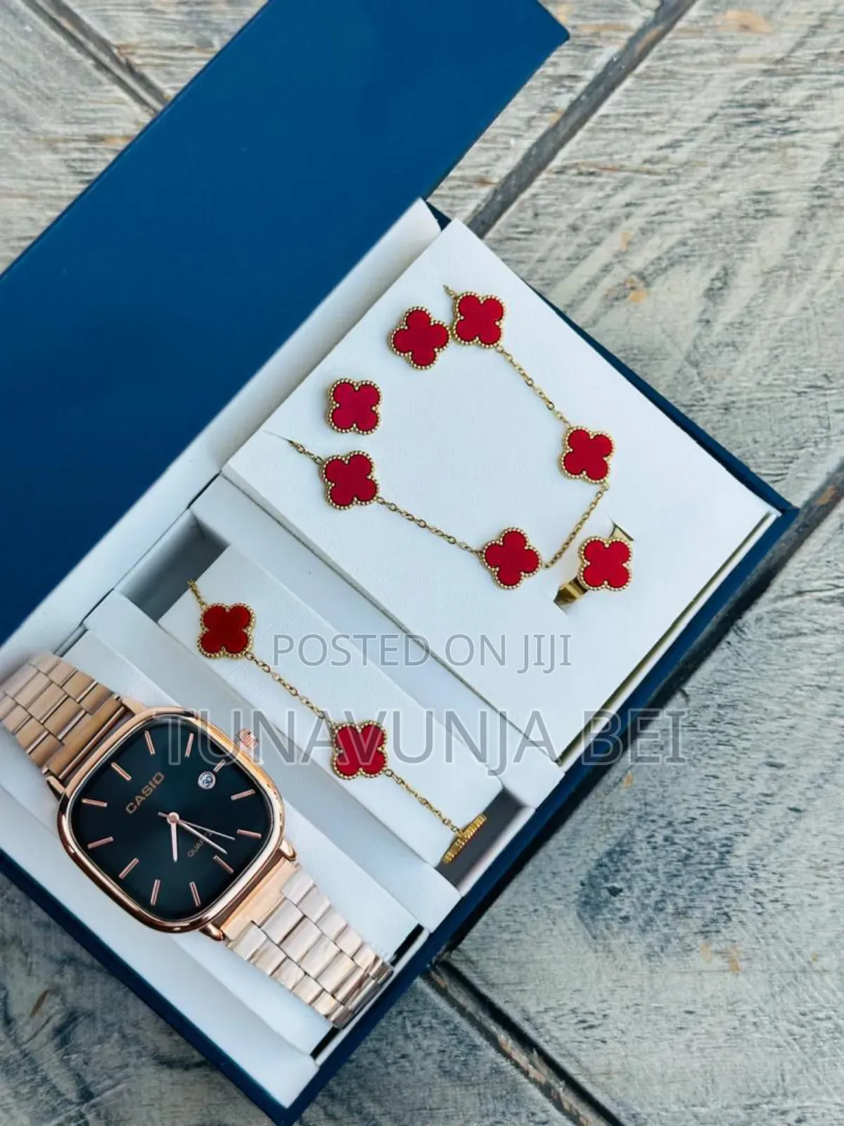 New Ladies Set / Watch + Ring + Blacelets + Chain