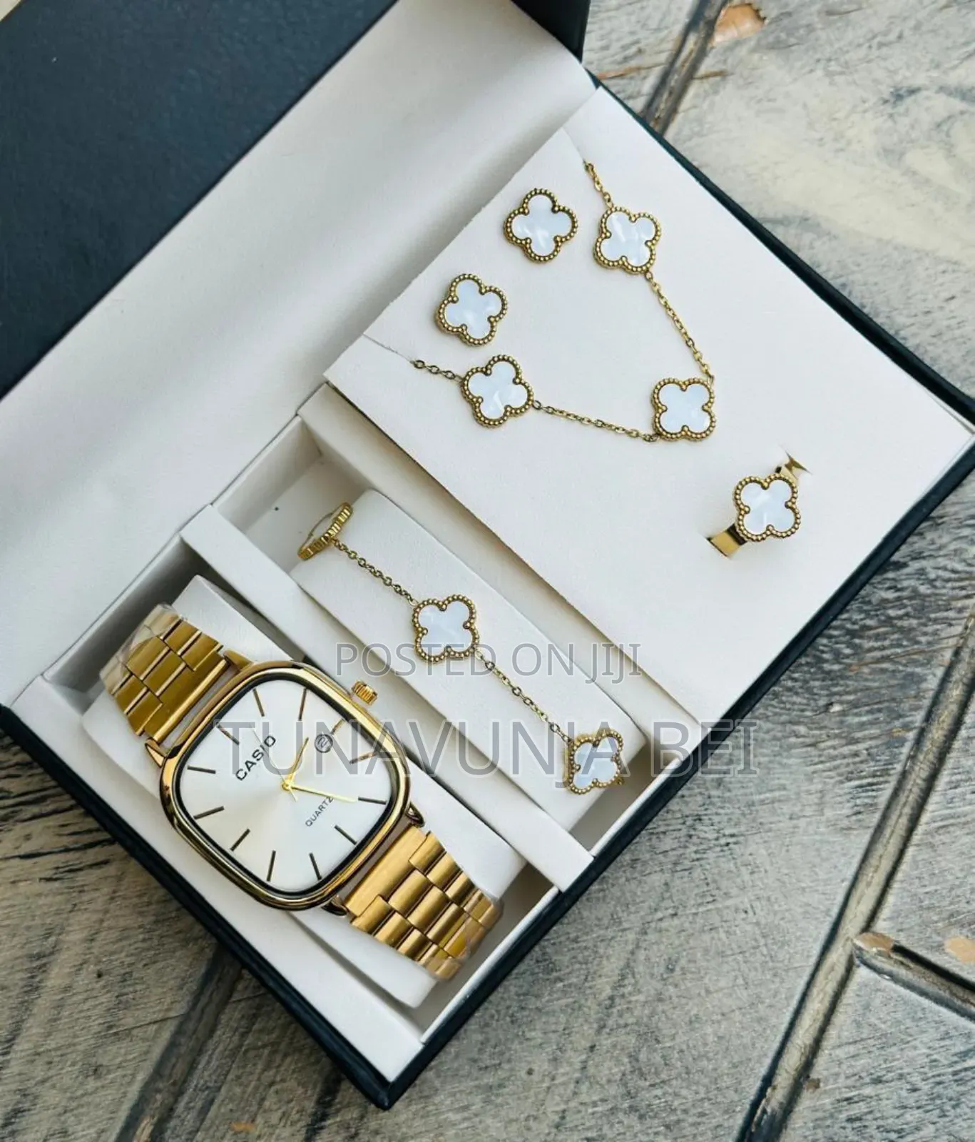 New Ladies Set / Watch + Ring + Blacelets + Chain
