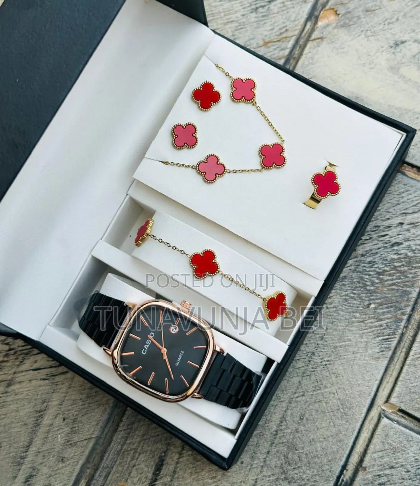 New Ladies Set / Watch + Ring + Blacelets + Chain