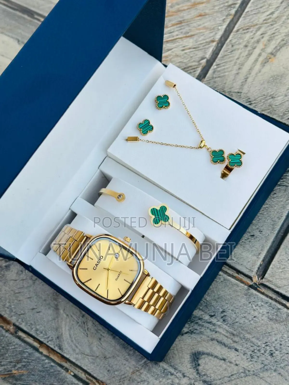 New Ladies Set / Watch + Ring + Blacelets + Chain