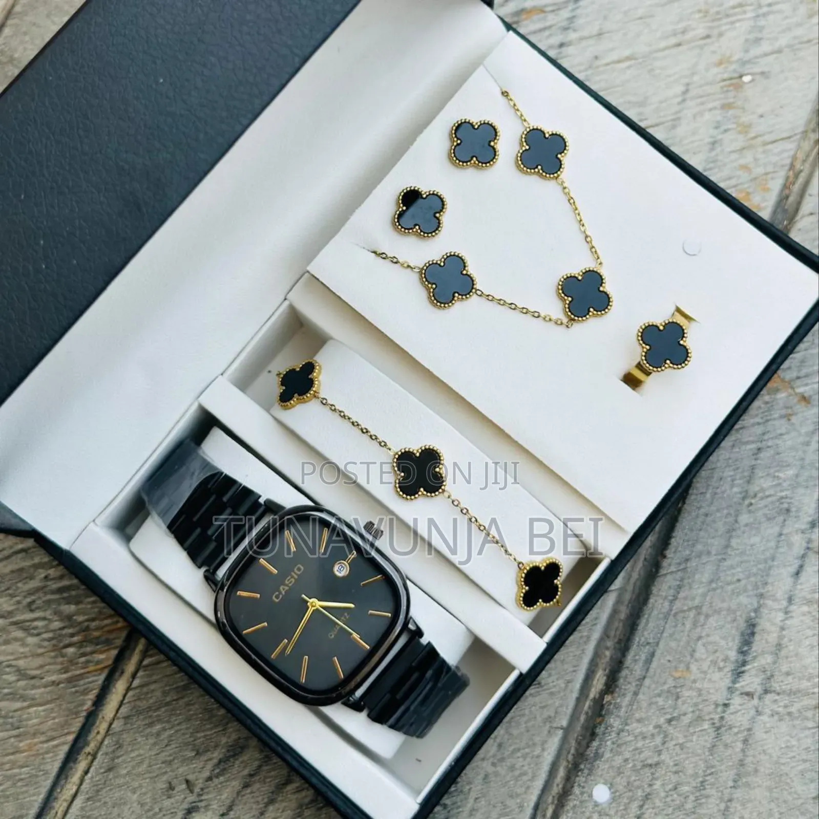 New Ladies Set / Watch + Ring + Blacelets + Chain