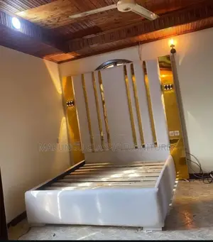 Luxurious Bed Size 5/6 With Light Feature