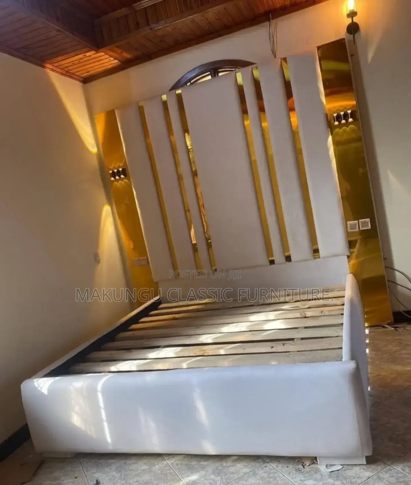 Luxurious Bed Size 5/6 With Light Feature