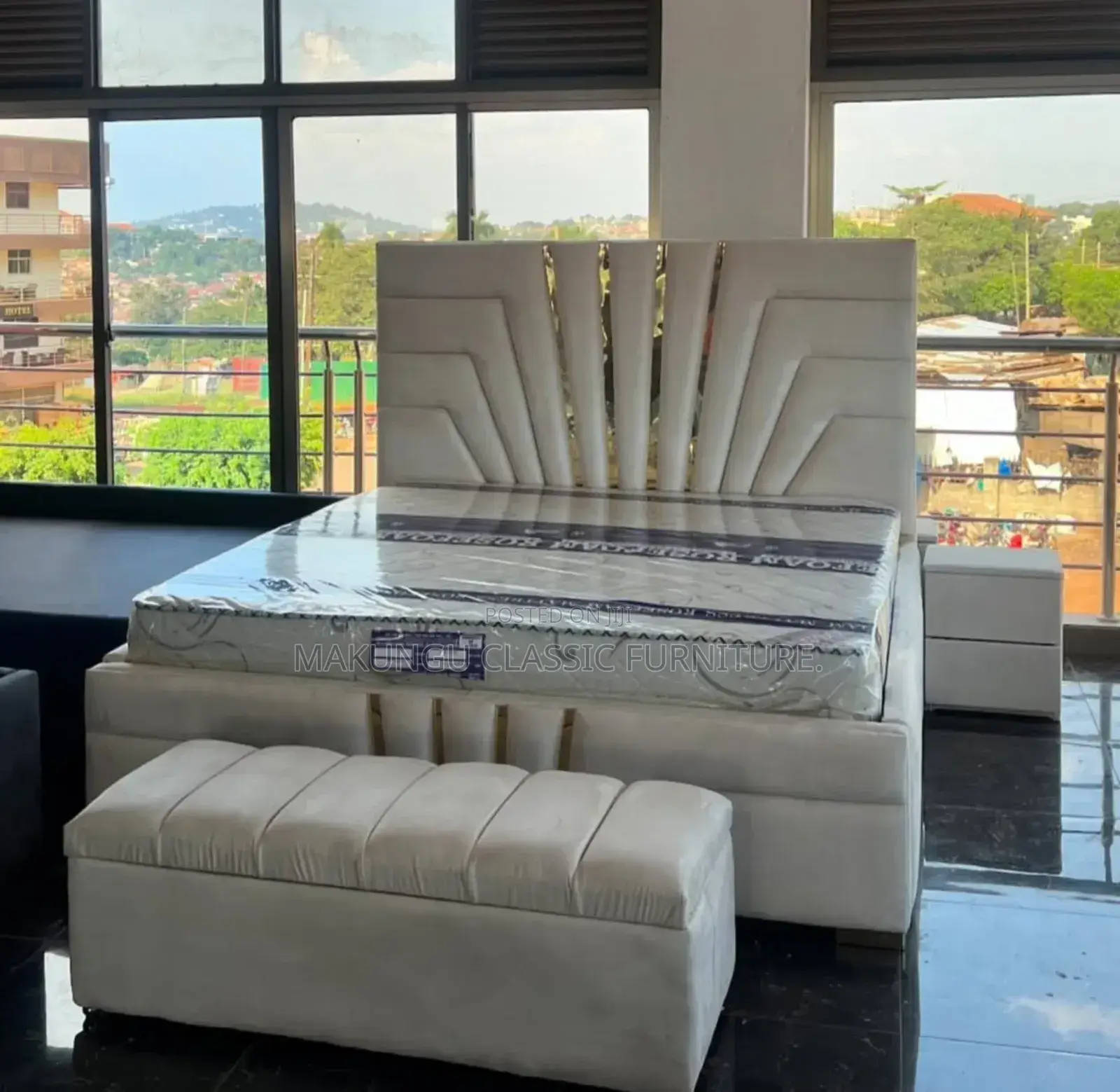Vip Bed With Bench Size 5/6