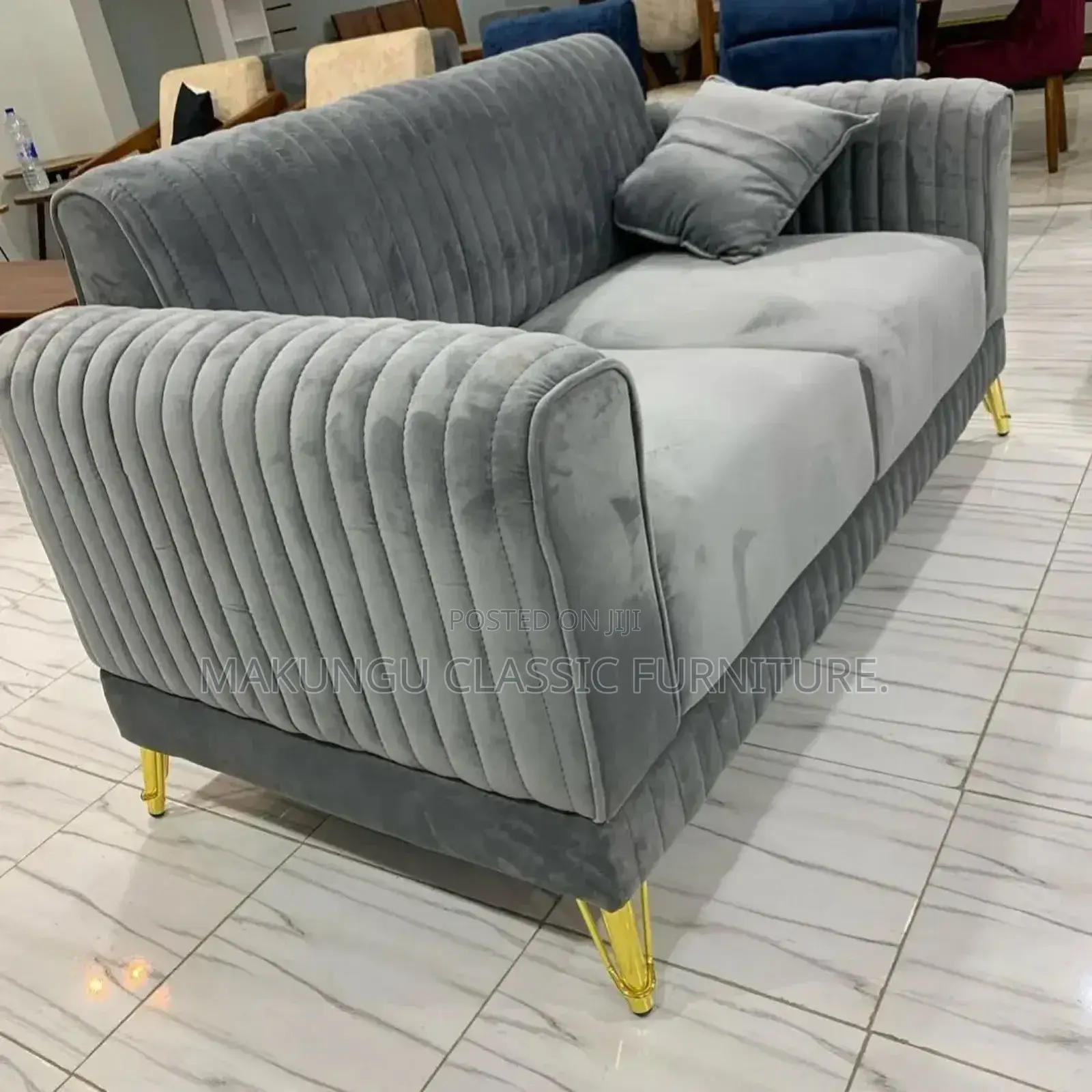 Vip Sofa La Watu Wawili