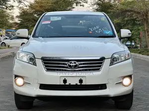 Toyota Vanguard 2011 White