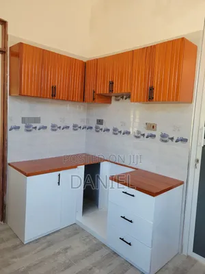 Kitchen Carbinate Za Juu Na Chini White and Orange