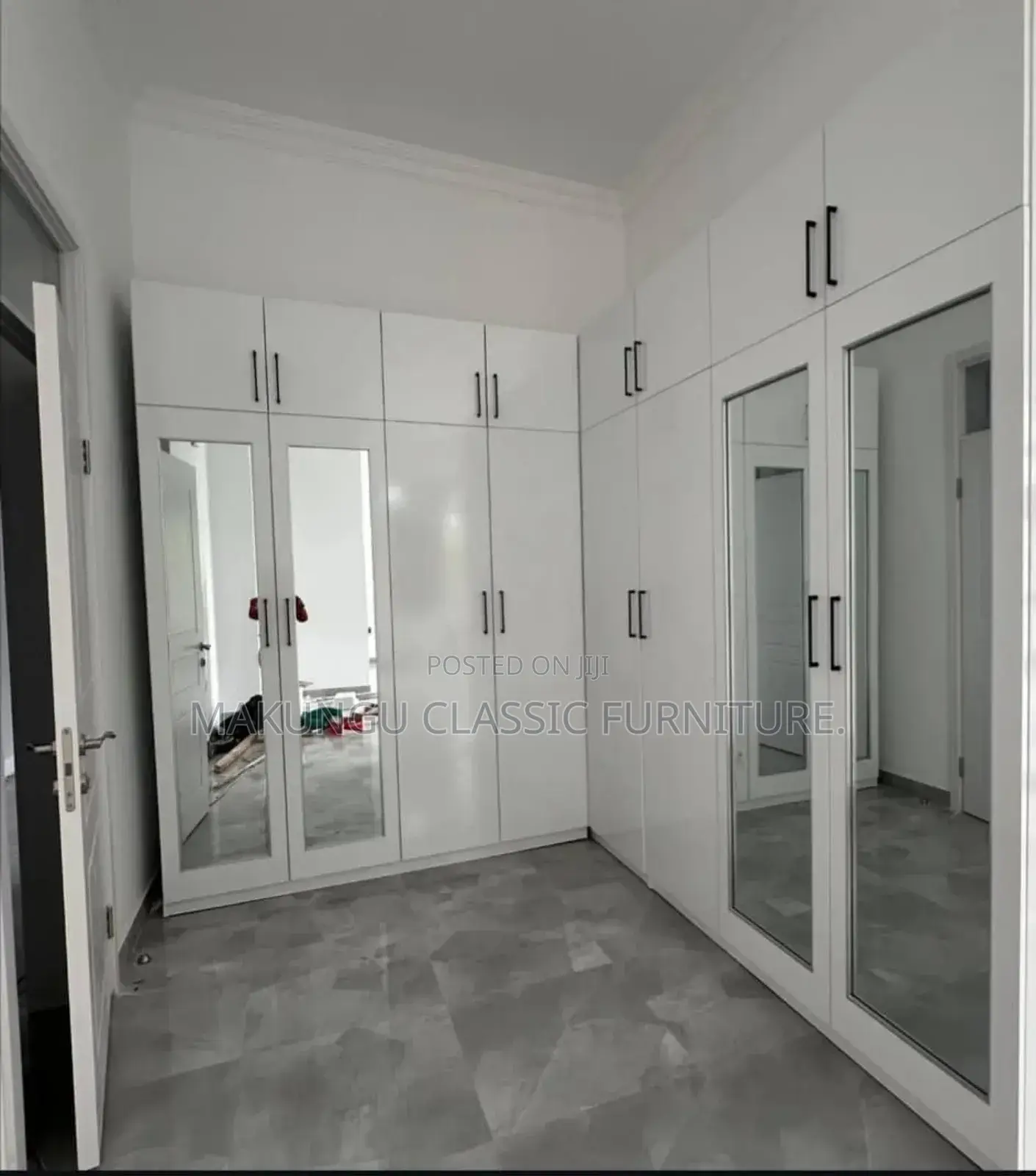 Wardrobes Za Ukutani Kwaajili Ya Nguo